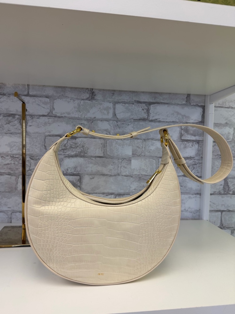 JW PEI Carly Saddle Bag in Ivory Croc Like New Condition Chic Elegant Capsule - Picture 14 of 17